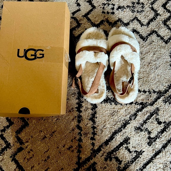 Women’s size 8 UGG super soft slippers. Only worn once. - Picture 1 of 3